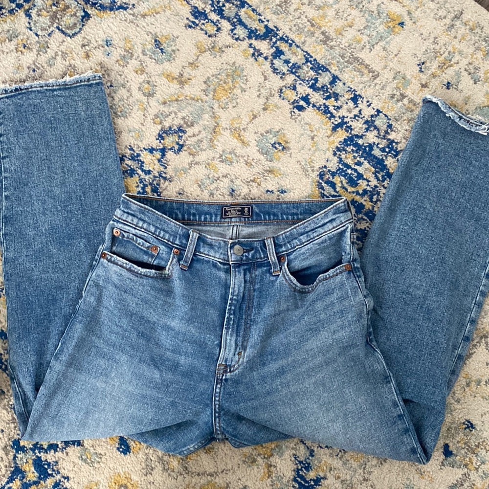 Abercrombie & fitch ultra high rise straight leg jeans. Size 28, 6 regular